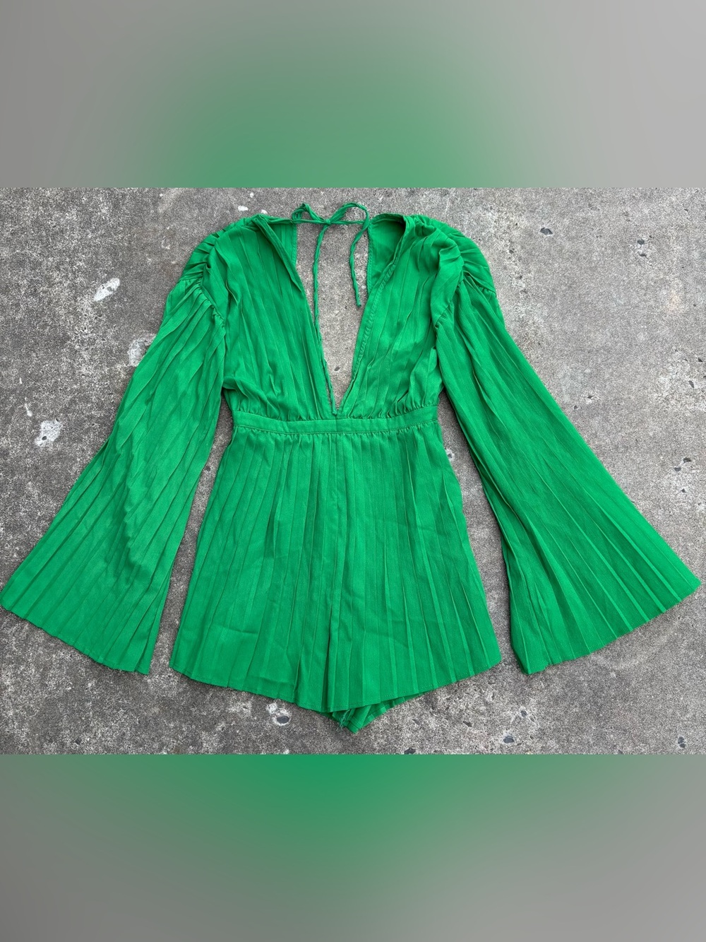 PrettyLittleThing Emerald Green Pleated V-Neck Romper